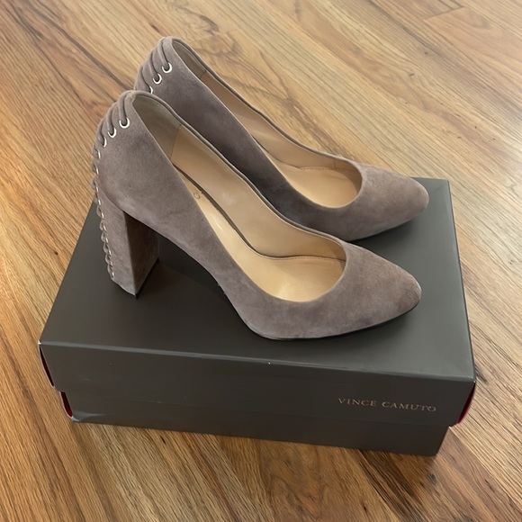 Vince Camuto suede heels 7.5 - Picture 2 of 4